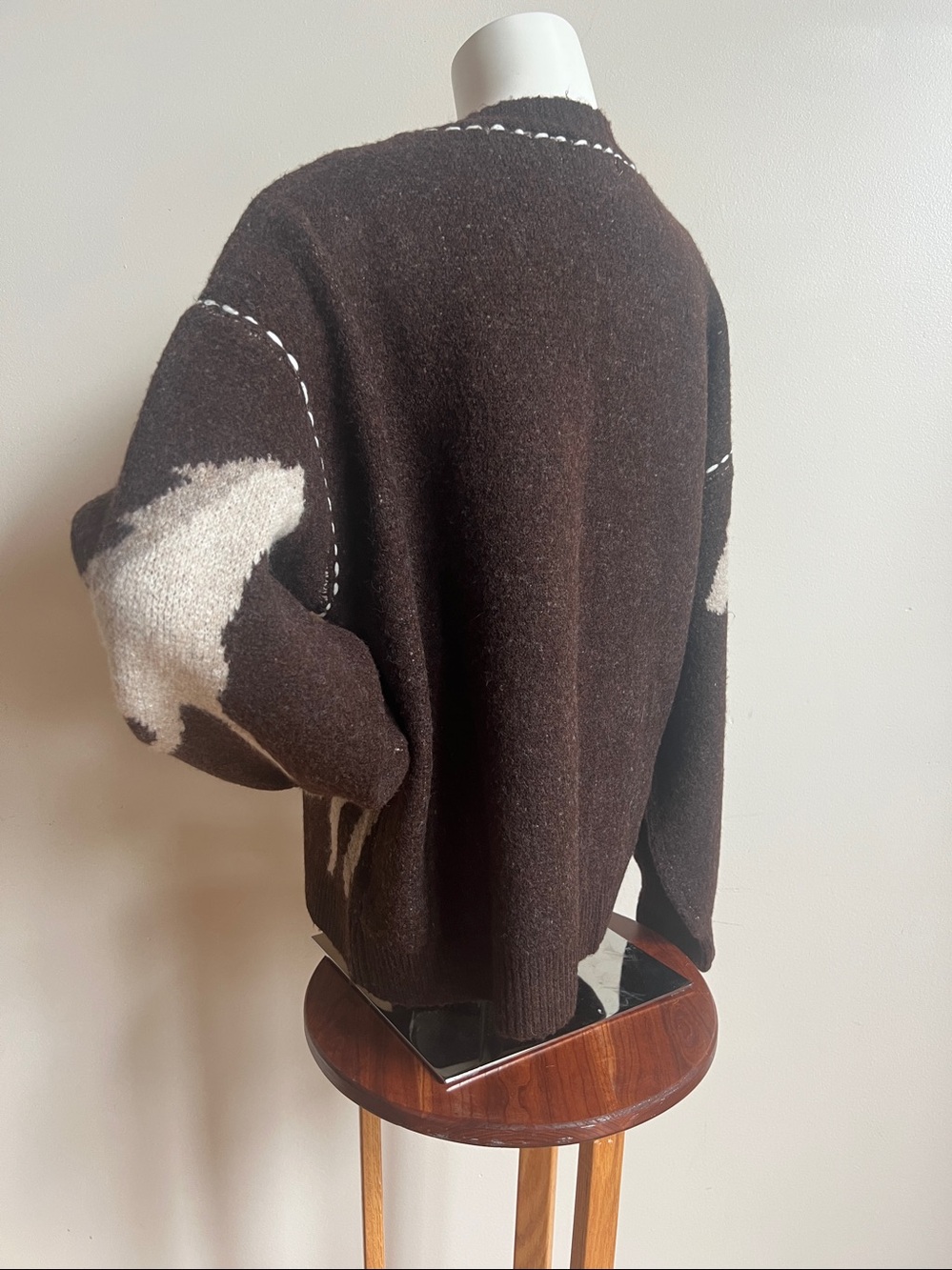 Illa Illa Cozy Brown horse Pattern V-Neck Button Cardigan Sweater - Picture 4 of 8